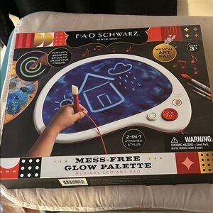 FAO Schwarz Mess-Free Glow Palette - Blue and Red